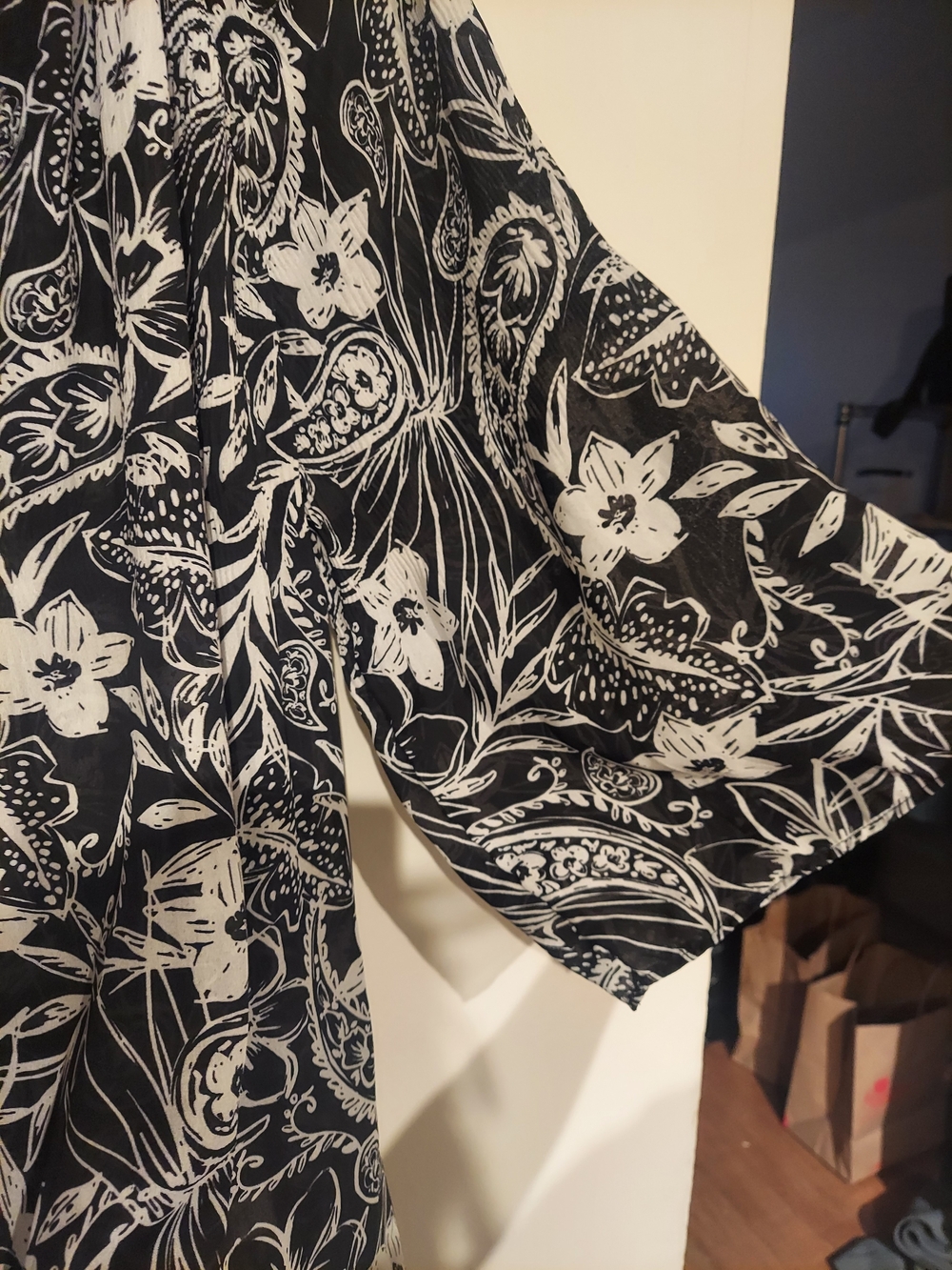 Tie-Neck Paisley Floral Tunic Top - Black/White - Picture 4 of 6